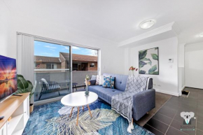 KozyGuru Harris Park Charming 1R Two-story Apt, Sydney